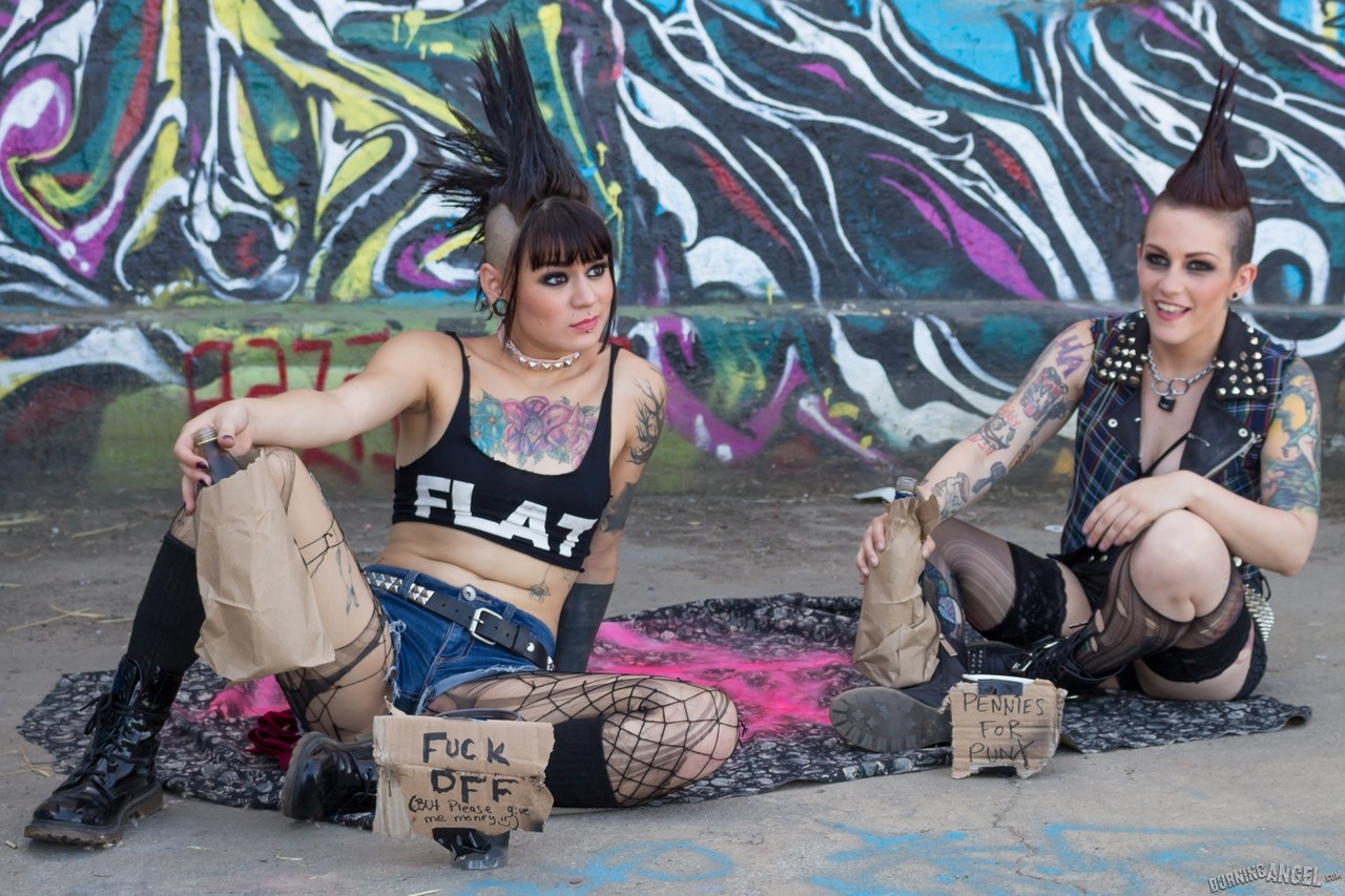 Hot Punk Chicks