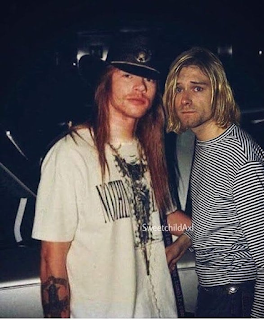 Axl Rose posing with Kurt Cobain