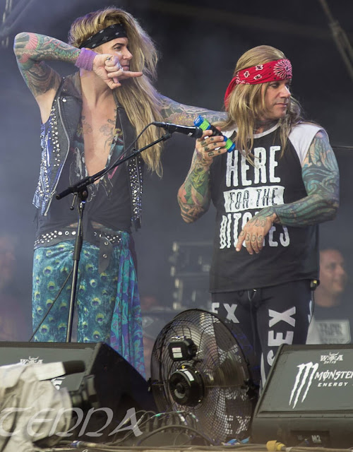 ‘Here for the Bitches’ shirt worn by Steel Panther drummer Stix Zadinia